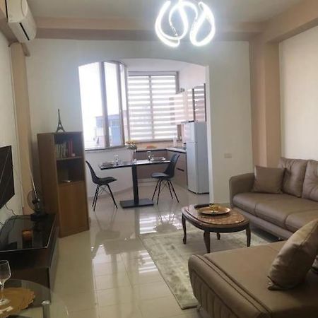 Cozy 1-Bedroom Flat, Beachside Durrës 外观 照片