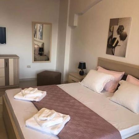 Cozy 1-Bedroom Flat, Beachside Durrës 外观 照片