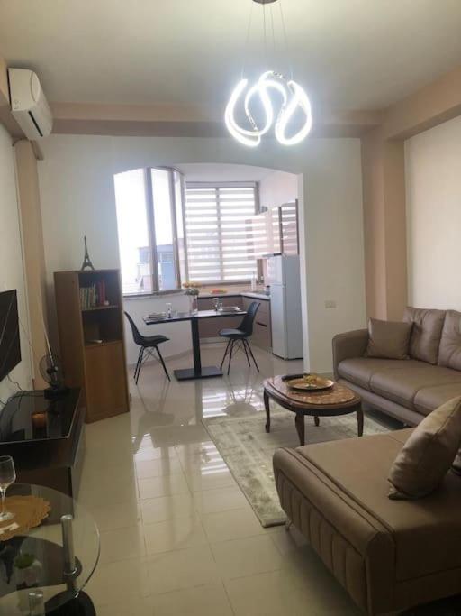 Cozy 1-Bedroom Flat, Beachside Durrës 外观 照片