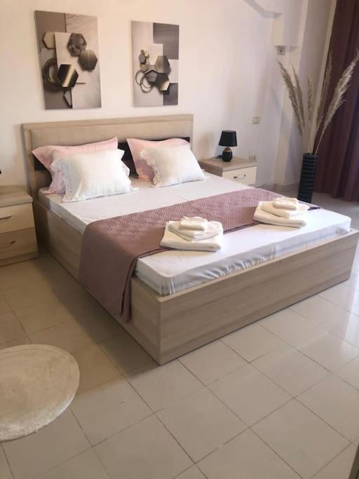 Cozy 1-Bedroom Flat, Beachside Durrës 外观 照片